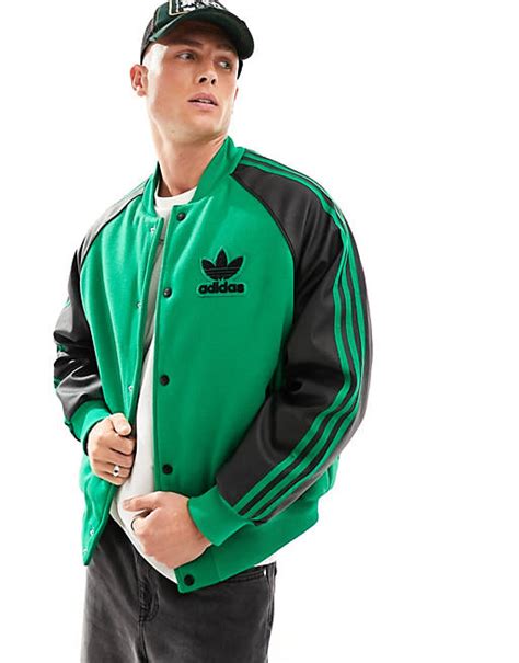 adidas Originals – Winterjacke in Grün und Schwarz